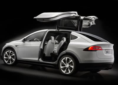 Дебютът на електромобила Tesla Model X се забавя