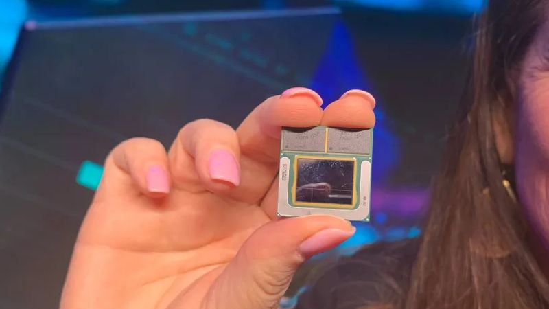 Intel показа на живо мобилен процесор Lunar Lake с вградена RAM памет 