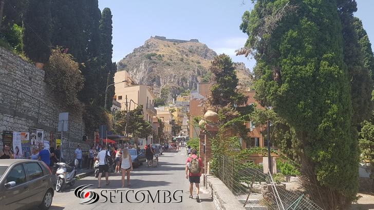 Taormina - улицата от автогарата